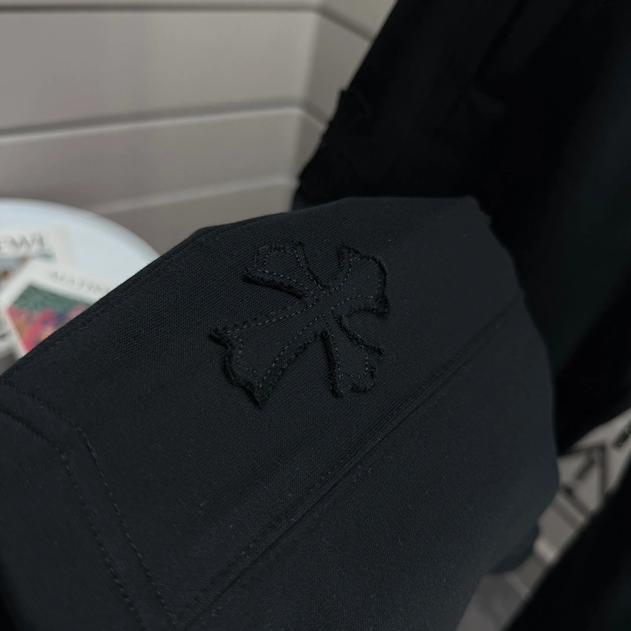 P310 Chrome Hearts* 2꯭0꯭2꯭5 new autumn pants, embroidered casual simple sweatpants, same style for men and women, Chrome Hearts. The fabric is made of 380g high-density double-sided Chinese custom fabric. It does not deform or shrink. The three-dimensional drape is amazing. Color: Black Gray Size: M-XXXL